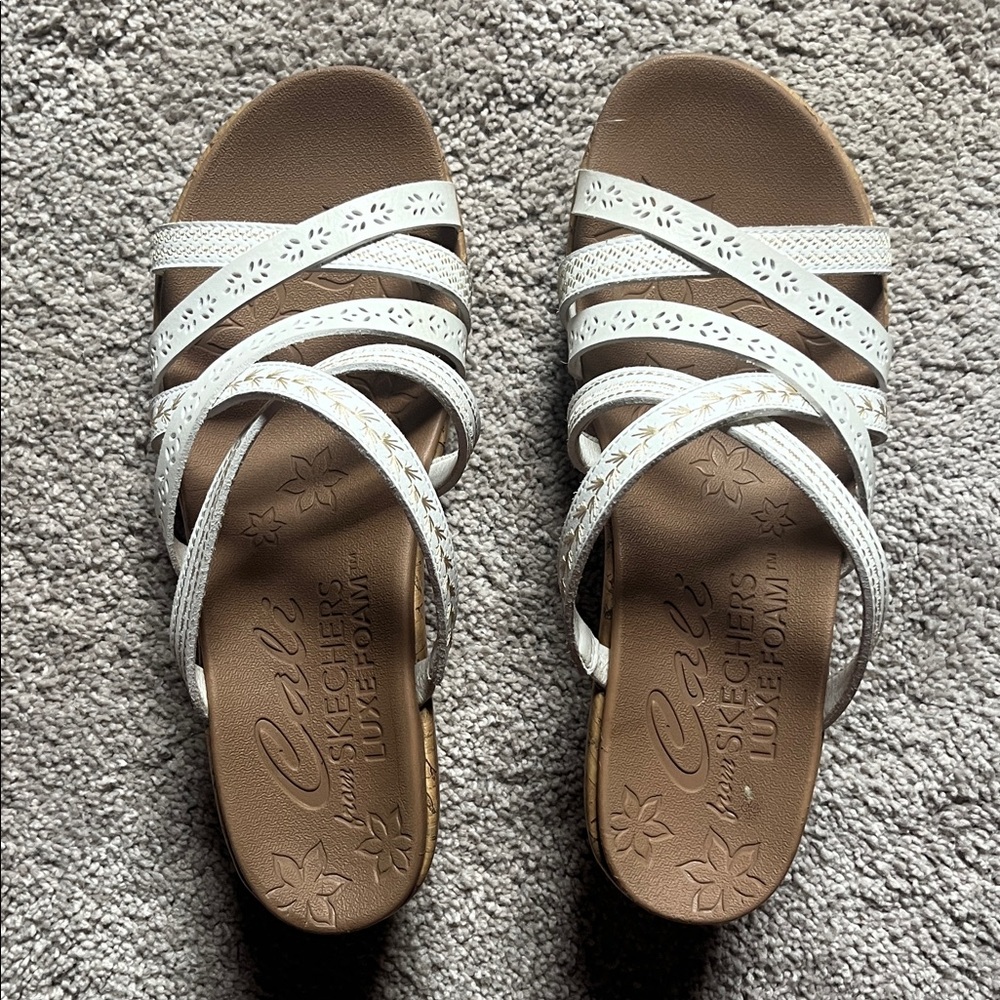 Skechers Luxefoam White Strappy Sandals 9 Wide
